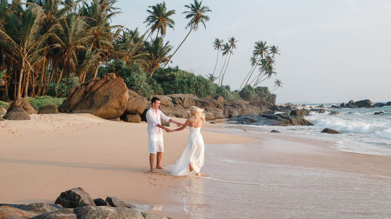 8-Day Romantic Ceylon Escape & Coastal Luxury - Sri Lanka Tour